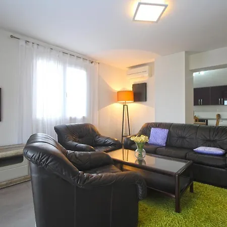 Oliva 2211 Apartman Póla